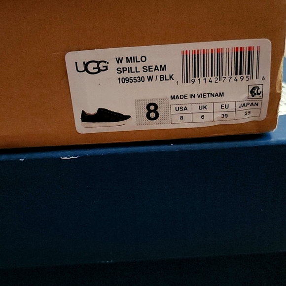 Ugg brand women's low top sneakers in black, size 8 - Picture 5 of 5